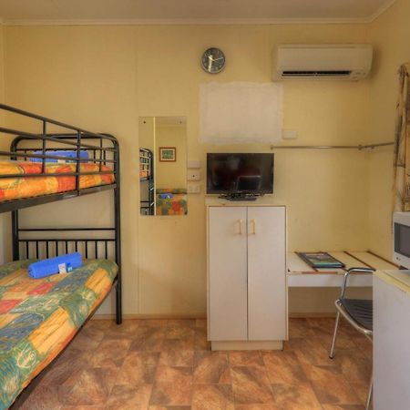 Batchelor Holiday Park Экстерьер фото