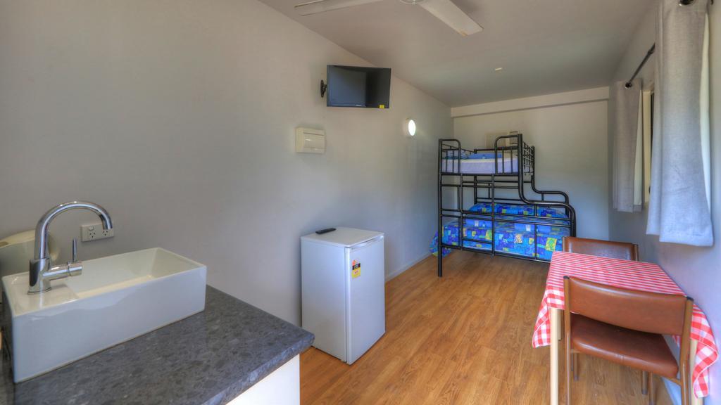 Batchelor Holiday Park Экстерьер фото